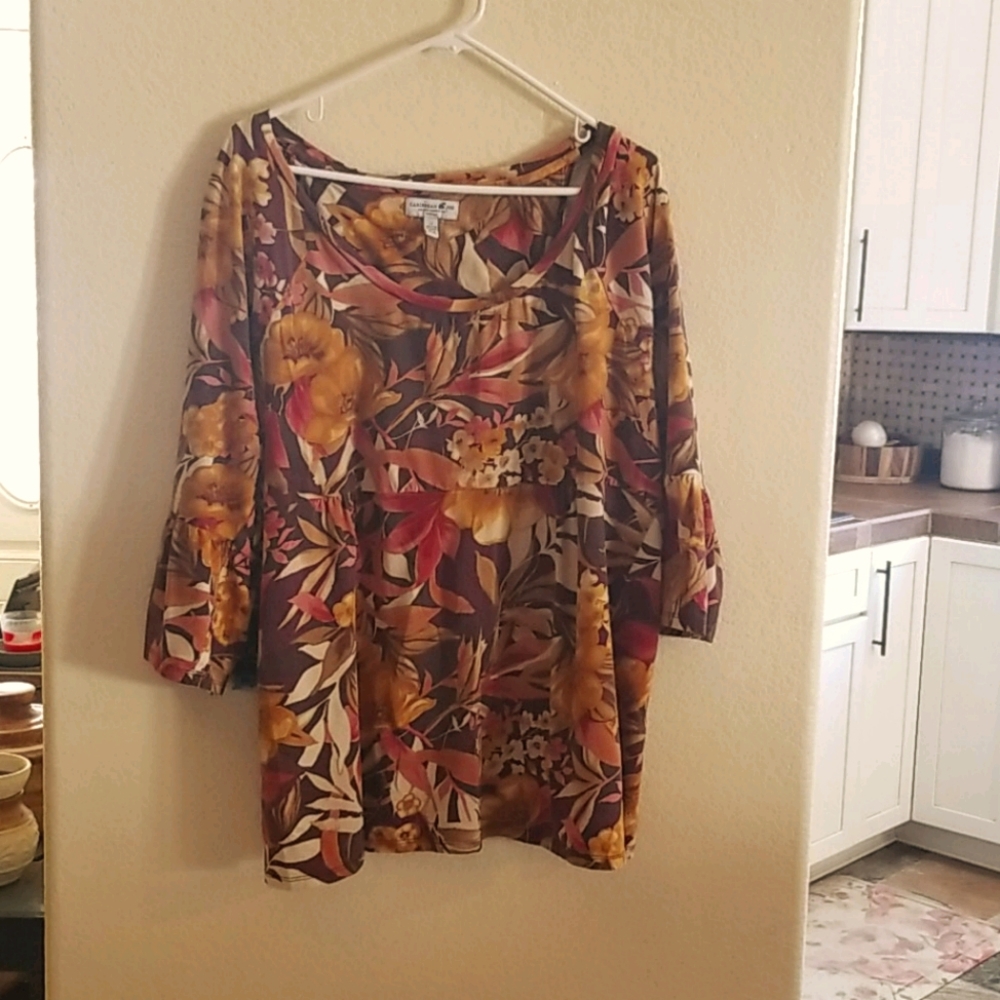 Warm colors- 1X Womens bell sleeve shirt.
